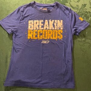 Under Armour T Shirt Boys size Medium